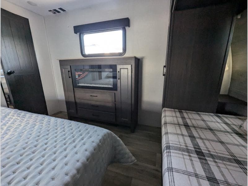 2025 Venture RV 2025 Venture RV SportTrek Touring Edition - thumbnail 6