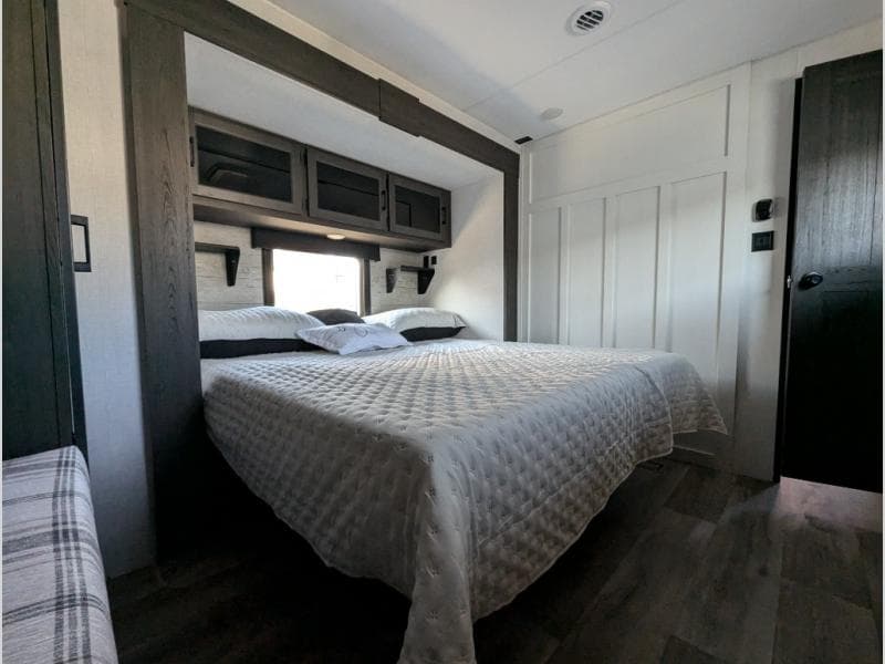 2025 Venture RV 2025 Venture RV SportTrek Touring Edition - thumbnail 7