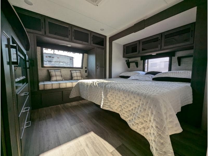 2025 Venture RV 2025 Venture RV SportTrek Touring Edition - thumbnail 8