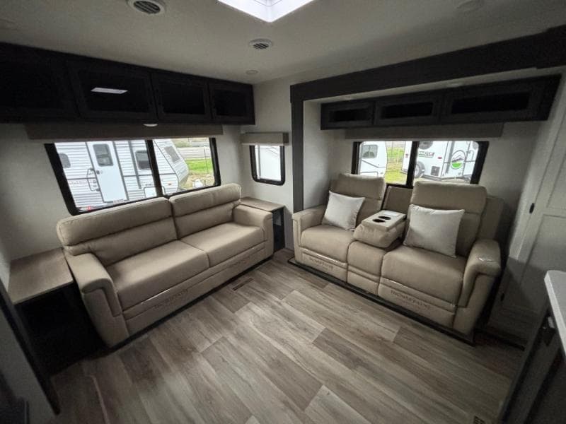 2025 Venture RV 2025 Venture RV SportTrek Touring Edition - thumbnail 2