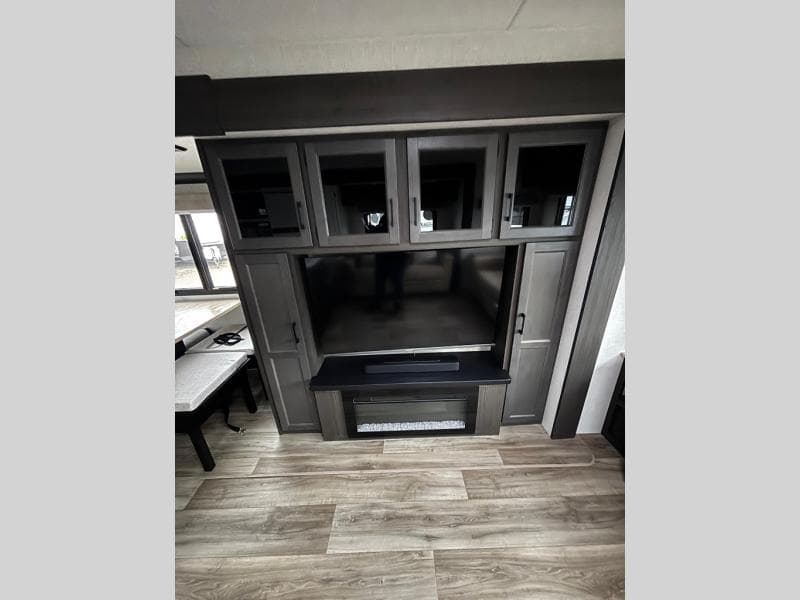 2025 Venture RV 2025 Venture RV SportTrek Touring Edition - thumbnail 3