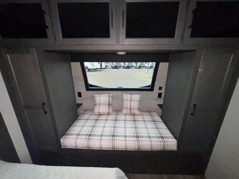 2025 Venture RV 2025 Venture RV SportTrek Touring Edition - thumbnail 7