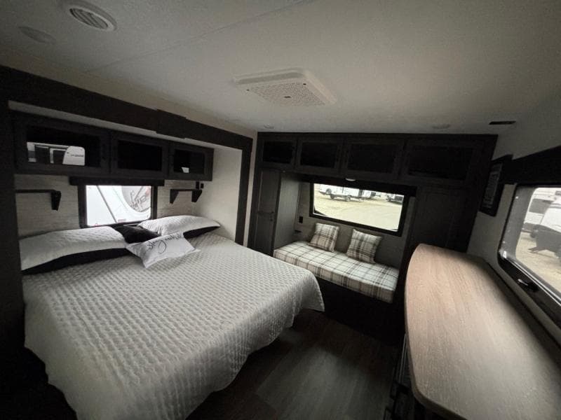 2025 Venture RV 2025 Venture RV SportTrek Touring Edition - thumbnail 9