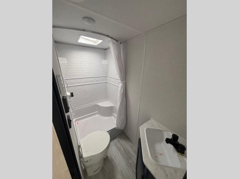 2025 Prime Time RV 2025 Prime Time RV Avenger - thumbnail 2