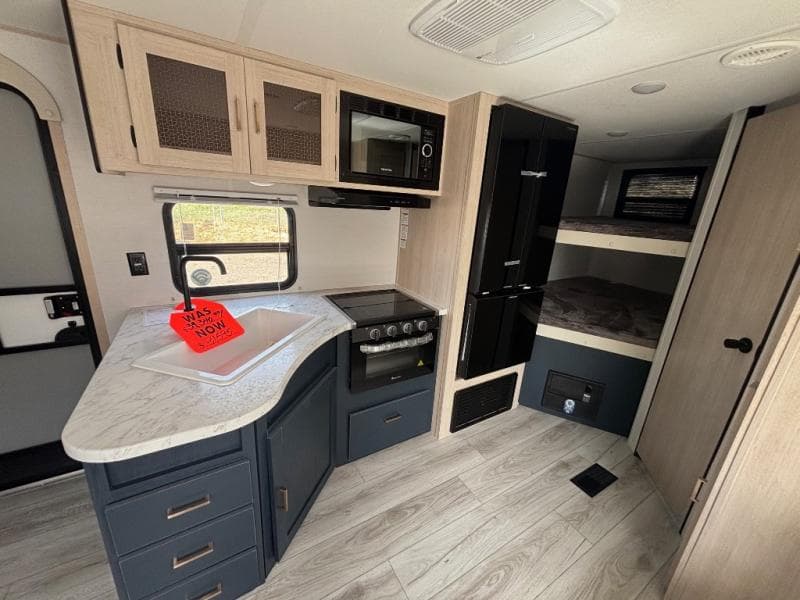 2025 Prime Time RV 2025 Prime Time RV Avenger - thumbnail 5