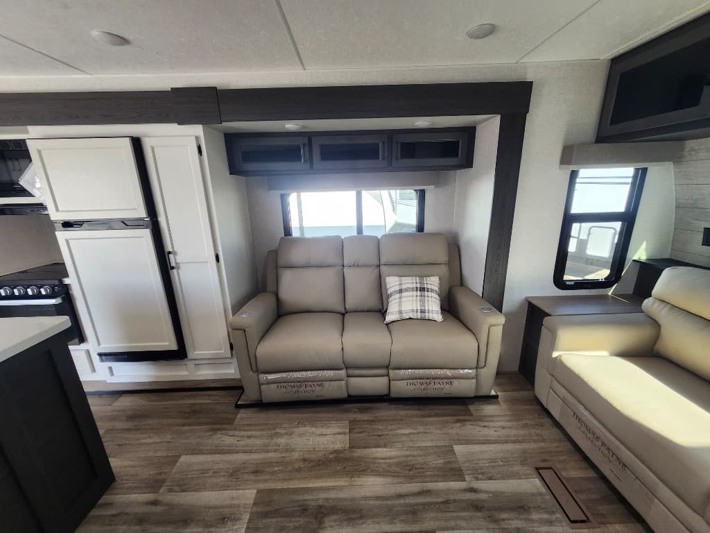 2025 Venture RV 2025 Venture RV SportTrek Touring Edition - thumbnail 22