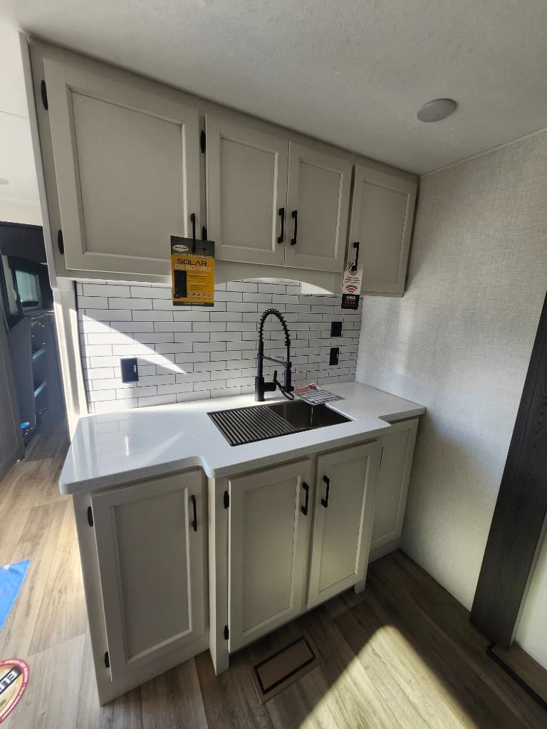 2025 Venture RV 2025 Venture RV SportTrek Touring Edition - thumbnail 27