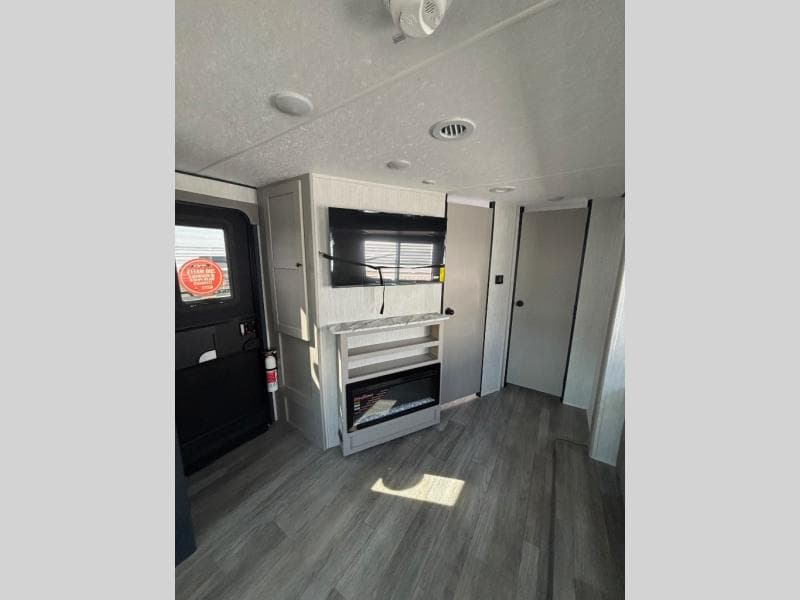 2025 Coachmen 2025 Coachmen Apex Ultra-Lite - thumbnail 3