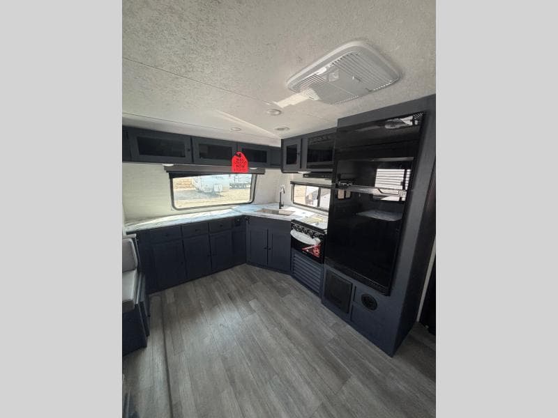 2025 Coachmen 2025 Coachmen Apex Ultra-Lite - thumbnail 9