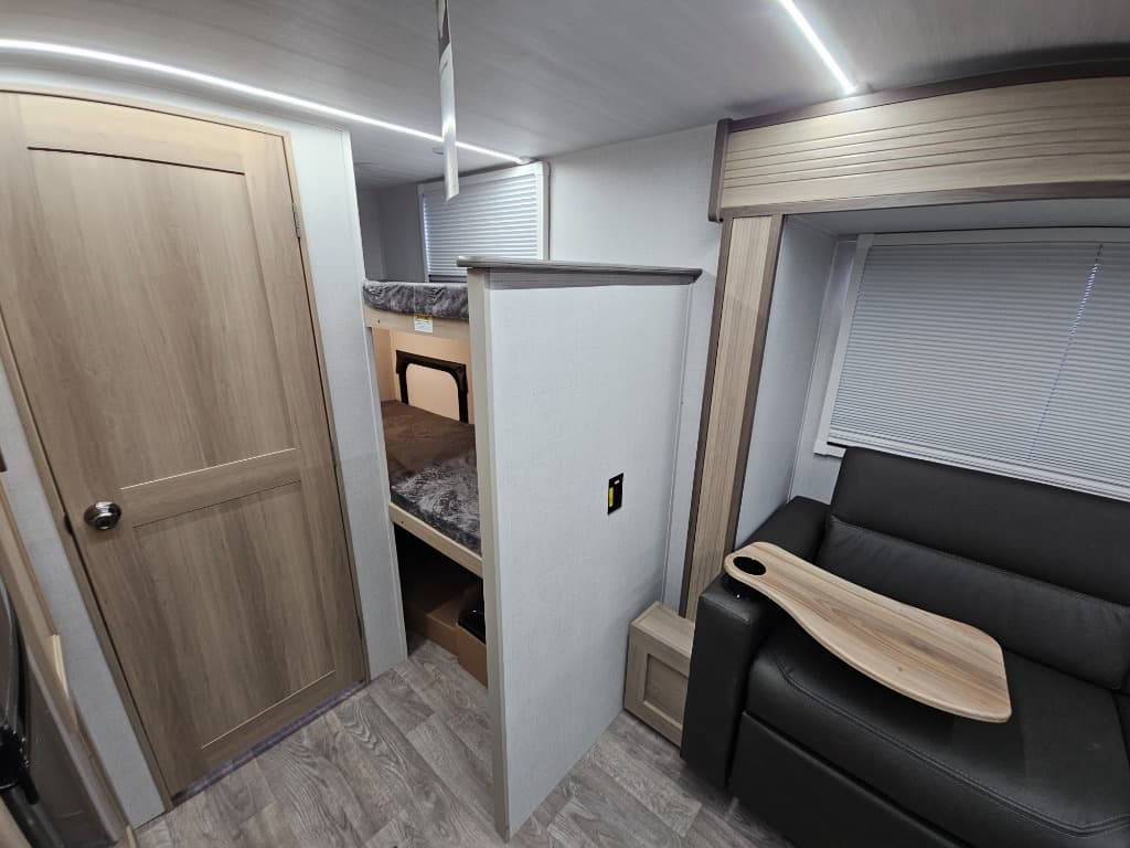 2025 Keystone RV 2025 Keystone RV Outback - thumbnail 37