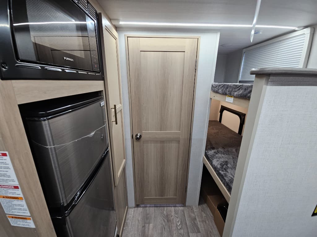 2025 Keystone RV 2025 Keystone RV Outback - thumbnail 43