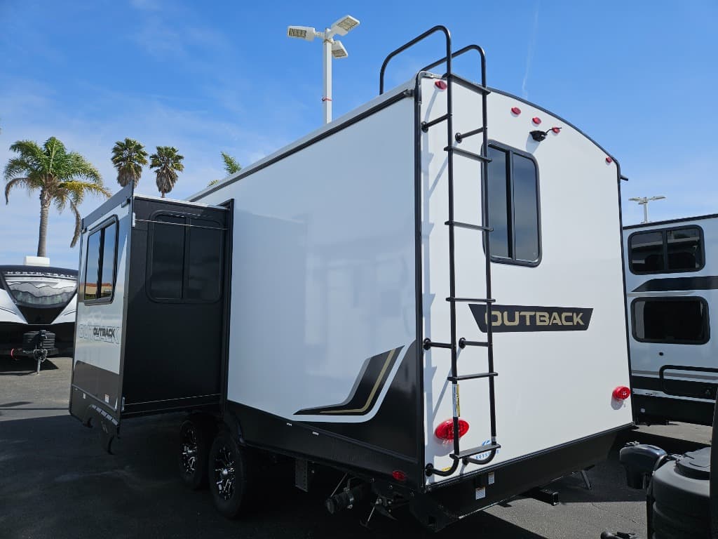 2025 Keystone RV 2025 Keystone RV Outback - thumbnail 4