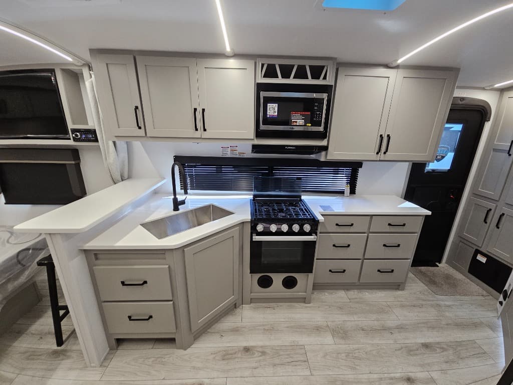 2025 Keystone RV 2025 Keystone RV Outback - thumbnail 16