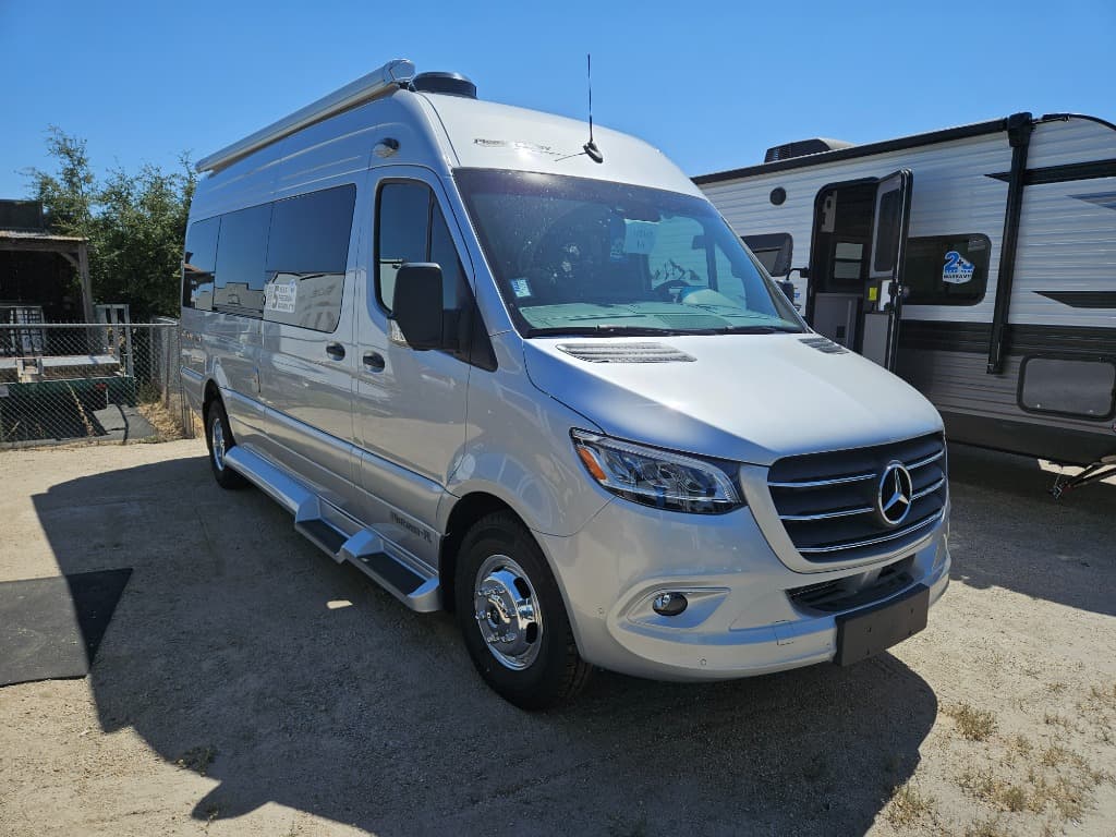 2025 Pleasure-Way Plateau FL