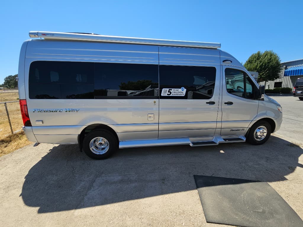 2025 Pleasure-Way 2025 Pleasure-Way Plateau - thumbnail 2