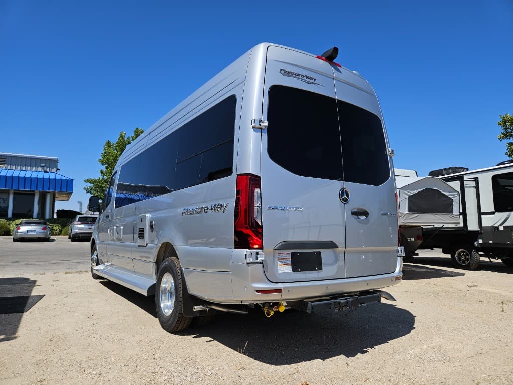 2025 Pleasure-Way 2025 Pleasure-Way Plateau - thumbnail 5