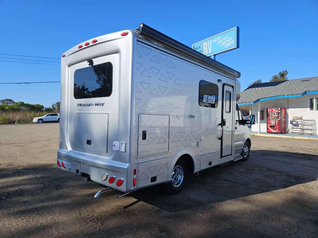 2025 Pleasure-Way 2025 Pleasure-Way Plateau - thumbnail 4