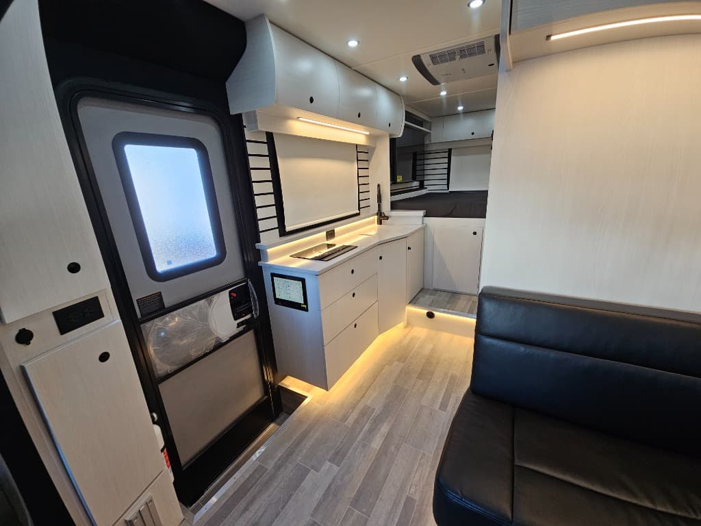 2025 Pleasure-Way 2025 Pleasure-Way Plateau - thumbnail 11