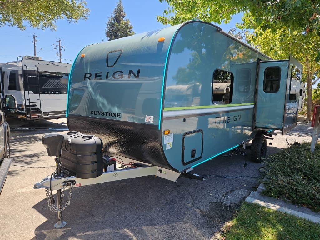 2026 Keystone RV 2026 Keystone RV Reign - thumbnail 6
