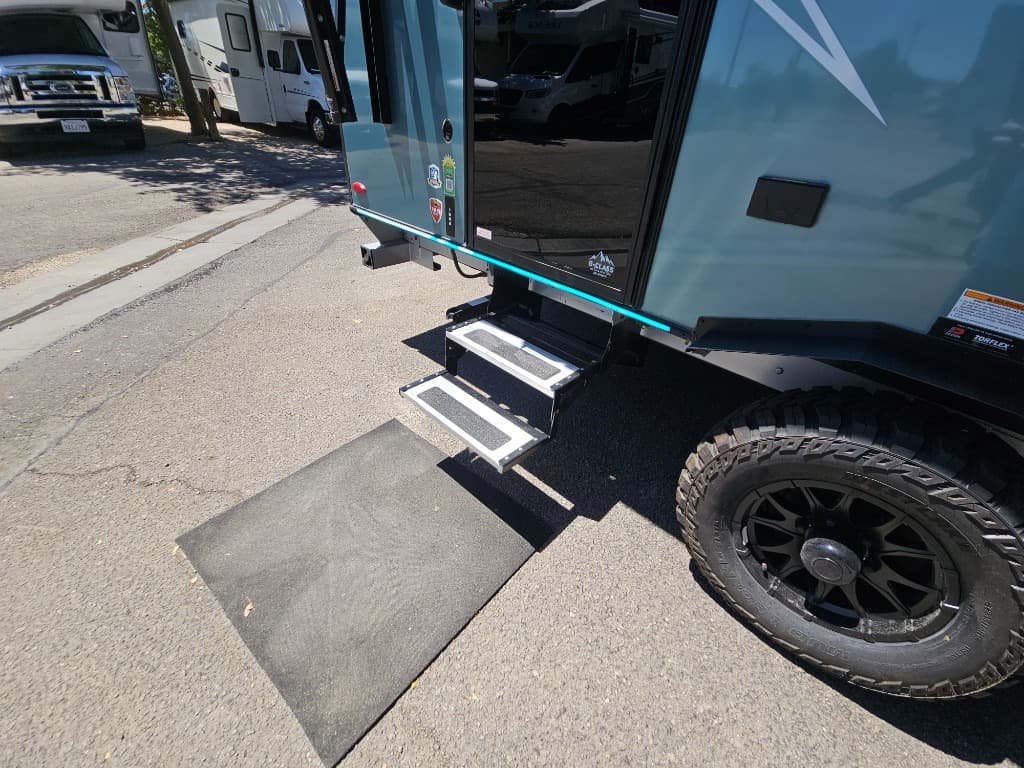 2026 Keystone RV 2026 Keystone RV Reign - thumbnail 13