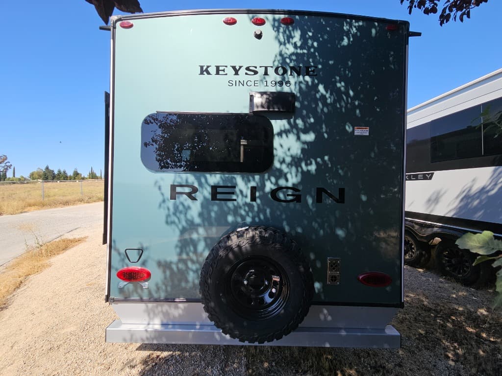 2026 Keystone RV 2026 Keystone RV Reign - thumbnail 4