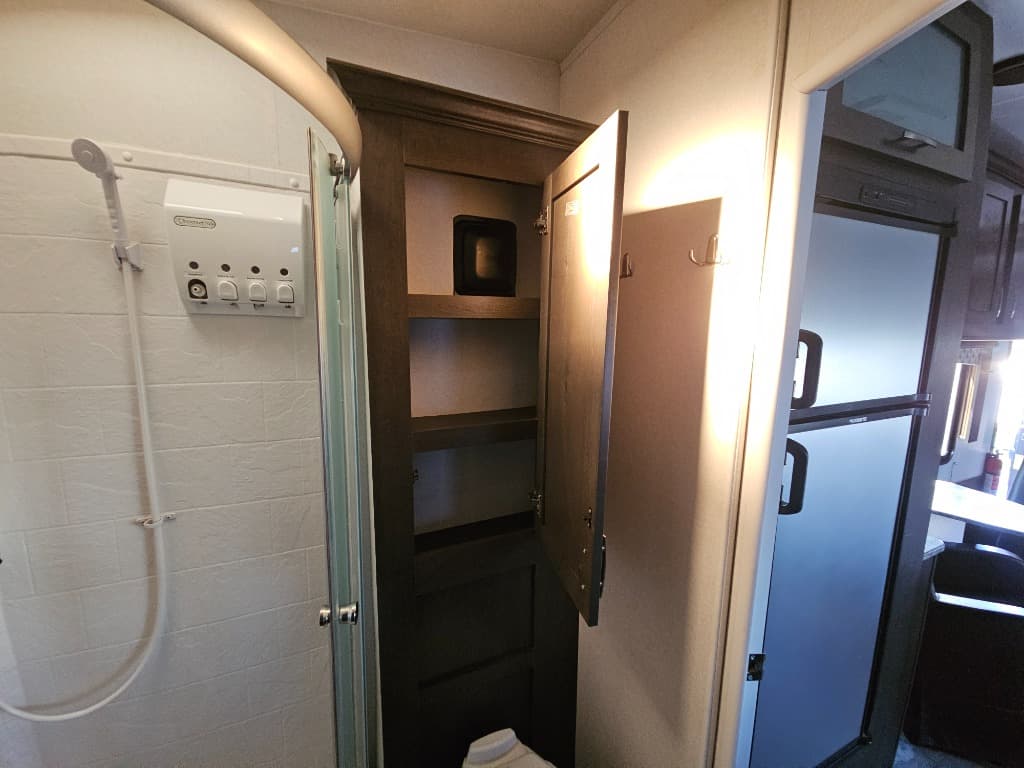 2020 Forest River 2020 Forest River Shockwave - thumbnail 52