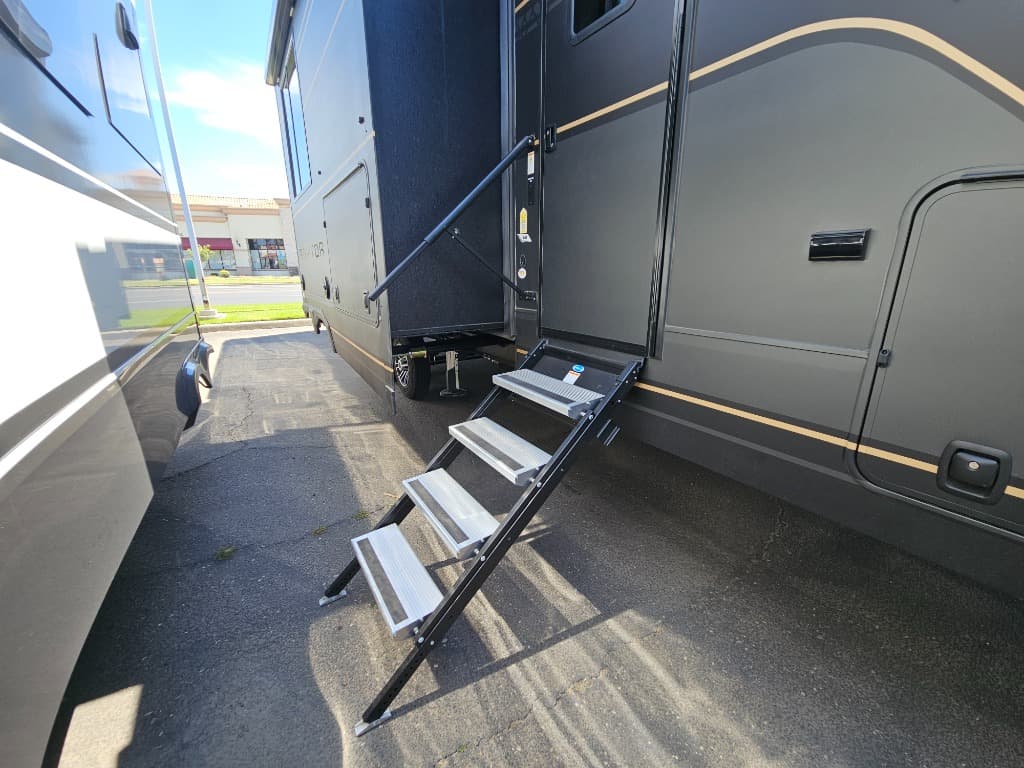 2026 Keystone RV 2026 Keystone RV Raptor - thumbnail 18