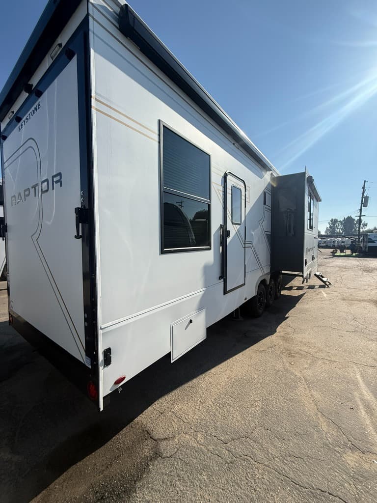 2026 Keystone RV 2026 Keystone RV Raptor - thumbnail 4