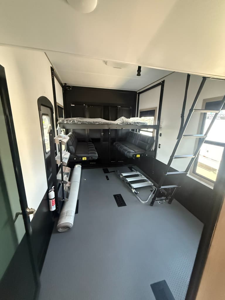 2026 Keystone RV 2026 Keystone RV Raptor - thumbnail 17