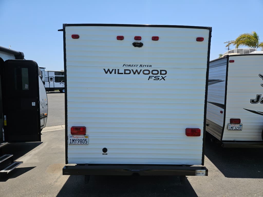 2018 Forest River 2018 Forest River Wildwood FSX - thumbnail 3