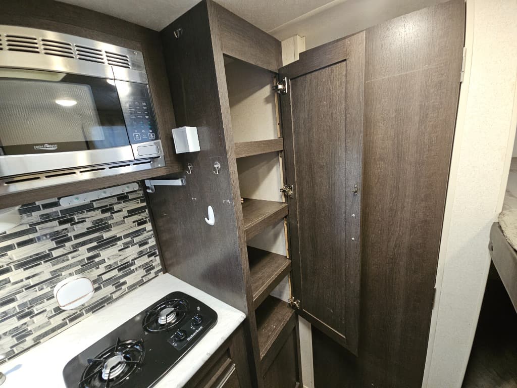 2018 Forest River 2018 Forest River Wildwood FSX - thumbnail 17