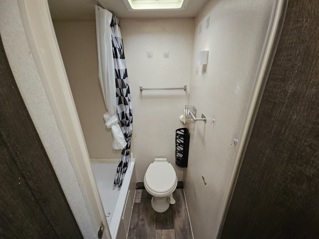 2018 Forest River 2018 Forest River Wildwood FSX - thumbnail 24