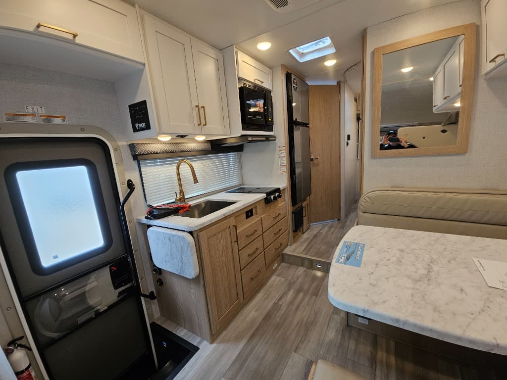 2026 Thor Motor Coach 2026 Thor Motor Coach Four Winds - thumbnail 9