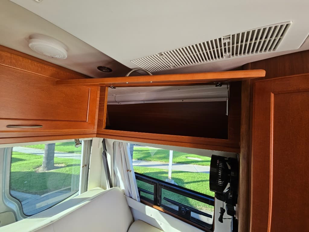 2008 Great West 2008 Great West Legend - thumbnail 25