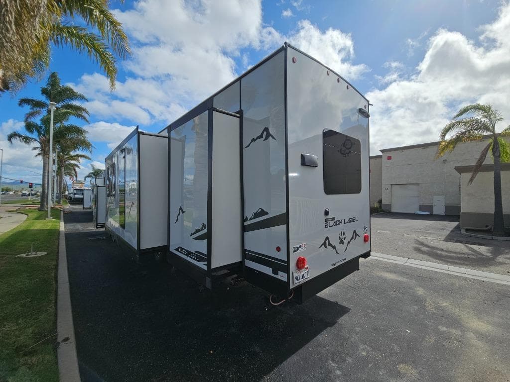 2024 Forest River 2024 Forest River Cherokee Timberwolf Black Label - thumbnail 5