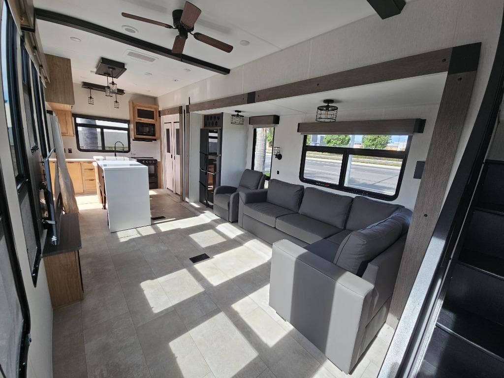 2024 Forest River 2024 Forest River Cherokee Timberwolf Black Label - thumbnail 8