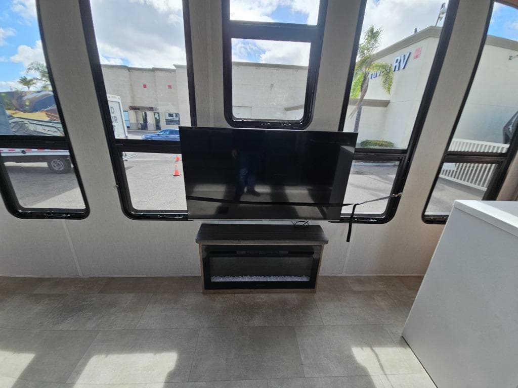 2024 Forest River 2024 Forest River Cherokee Timberwolf Black Label - thumbnail 10