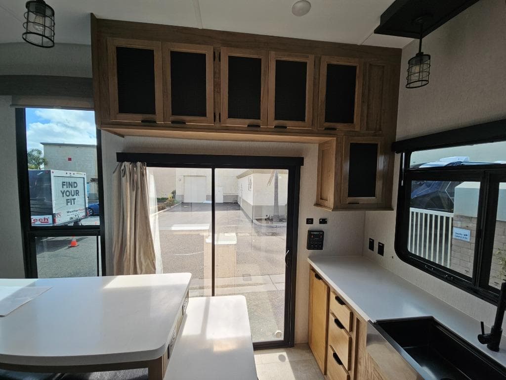 2024 Forest River 2024 Forest River Cherokee Timberwolf Black Label - thumbnail 12