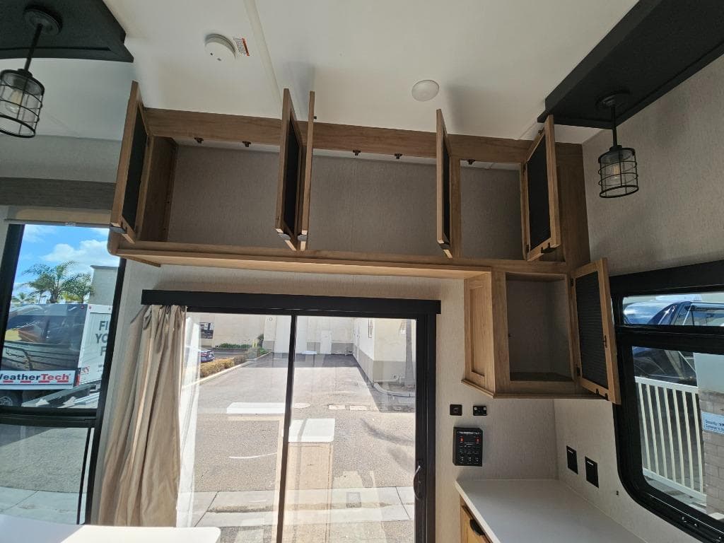 2024 Forest River 2024 Forest River Cherokee Timberwolf Black Label - thumbnail 13