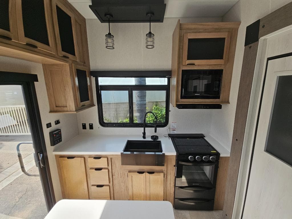 2024 Forest River 2024 Forest River Cherokee Timberwolf Black Label - thumbnail 14