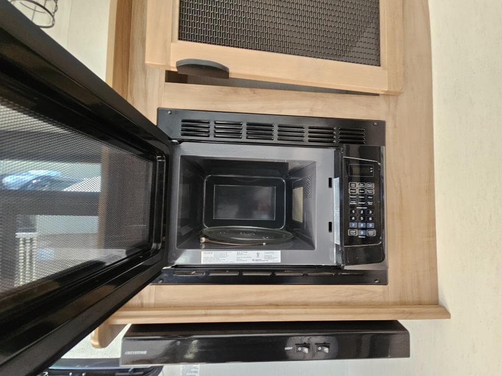 2024 Forest River 2024 Forest River Cherokee Timberwolf Black Label - thumbnail 16