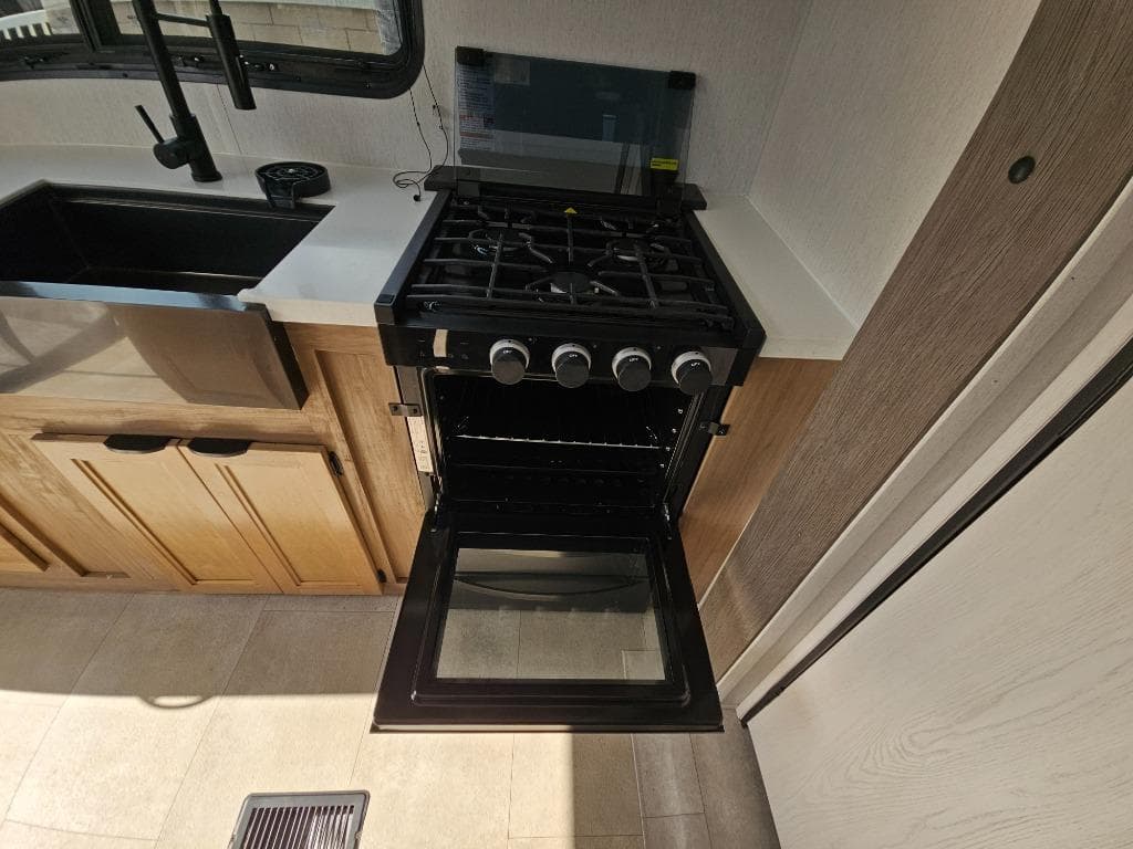 2024 Forest River 2024 Forest River Cherokee Timberwolf Black Label - thumbnail 17