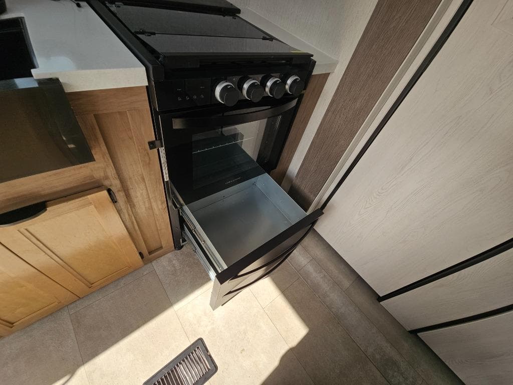 2024 Forest River 2024 Forest River Cherokee Timberwolf Black Label - thumbnail 18