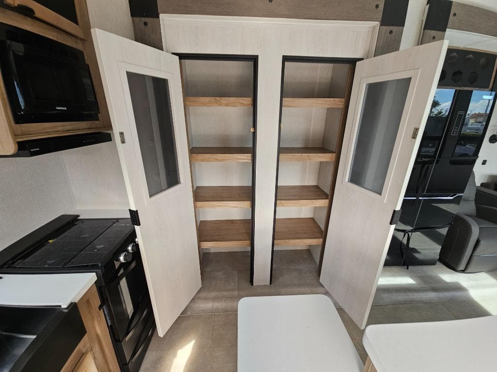 2024 Forest River 2024 Forest River Cherokee Timberwolf Black Label - thumbnail 22