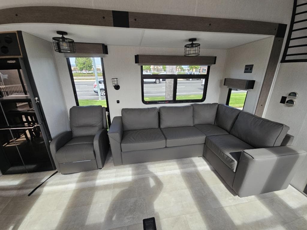 2024 Forest River 2024 Forest River Cherokee Timberwolf Black Label - thumbnail 24