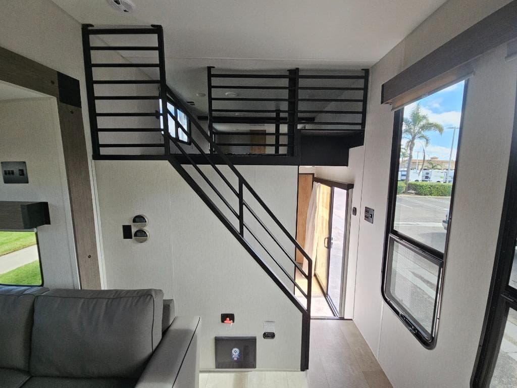 2024 Forest River 2024 Forest River Cherokee Timberwolf Black Label - thumbnail 25