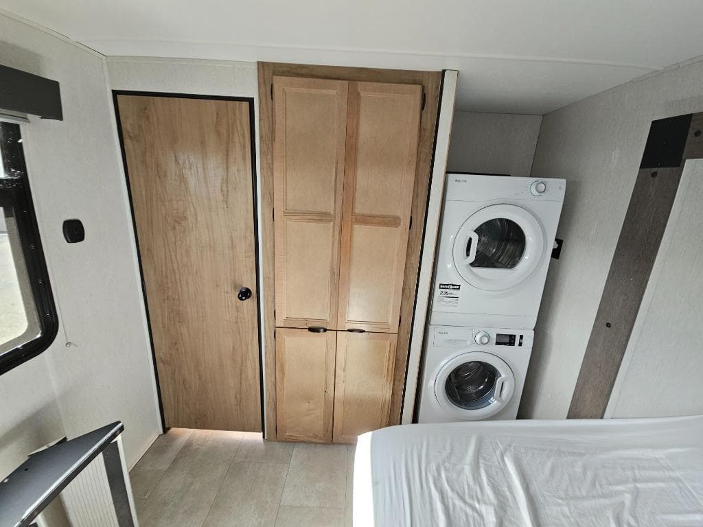 2024 Forest River 2024 Forest River Cherokee Timberwolf Black Label - thumbnail 33