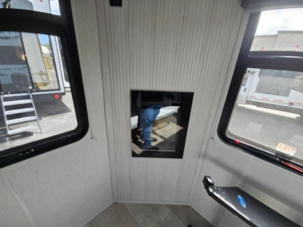 2024 Forest River 2024 Forest River Cherokee Timberwolf Black Label - thumbnail 34