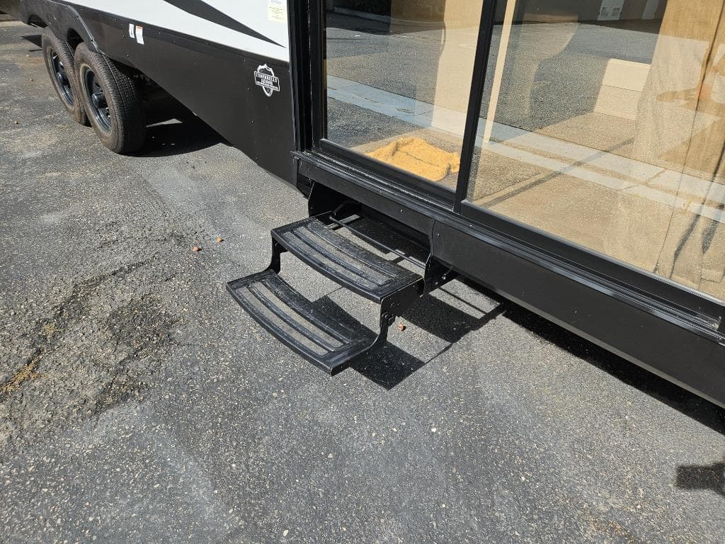 2024 Forest River 2024 Forest River Cherokee Timberwolf Black Label - thumbnail 39