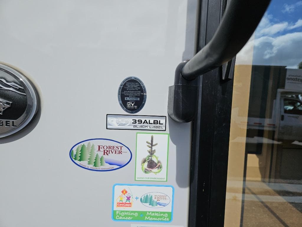 2024 Forest River 2024 Forest River Cherokee Timberwolf Black Label - thumbnail 40